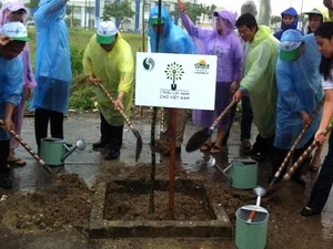 响应2012年“世界清洁地球日”胡志明市开展环保公益活动